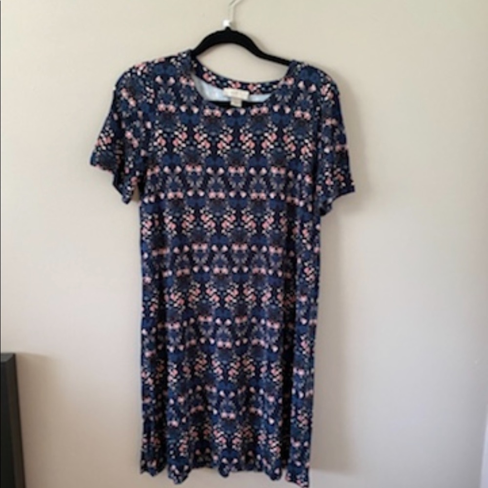 Short sleeve pattern swing dress